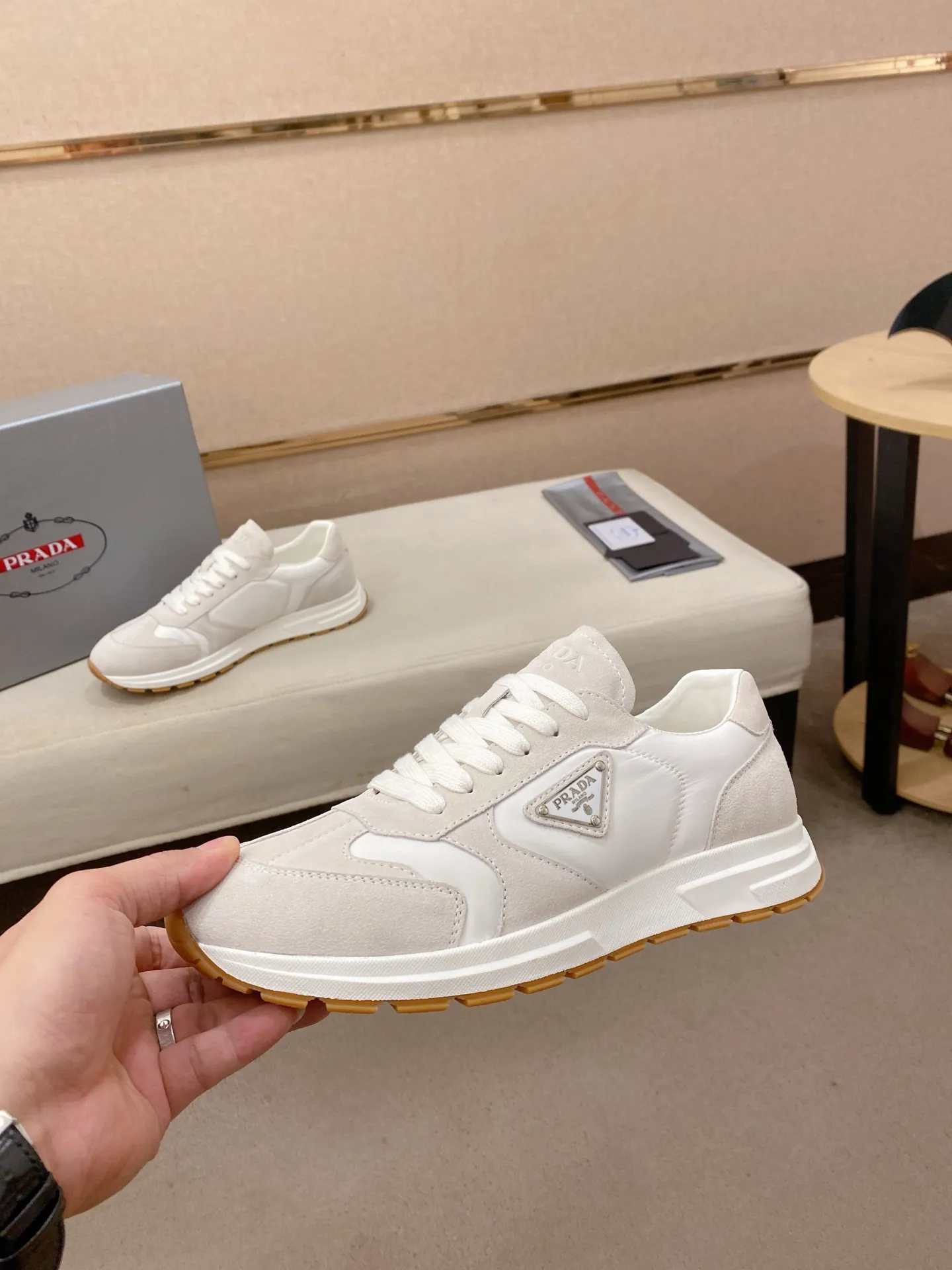 Men's Men's Shoes 💰 620💰 ✔️✔️✔️High version High-quality new PRADA (Prada) counters are launched simultaneously. The new men's shoes and 😘fabrics are selected from first-layer cowhide fabrics. Lining: Imported cowhide leather lining. 👍🏿High-end☄️Open-molded non-slip rubber outsole, exquisite lines, simple and elegant, comfortable and high-end for leisure travel. Code number: 38 to 45